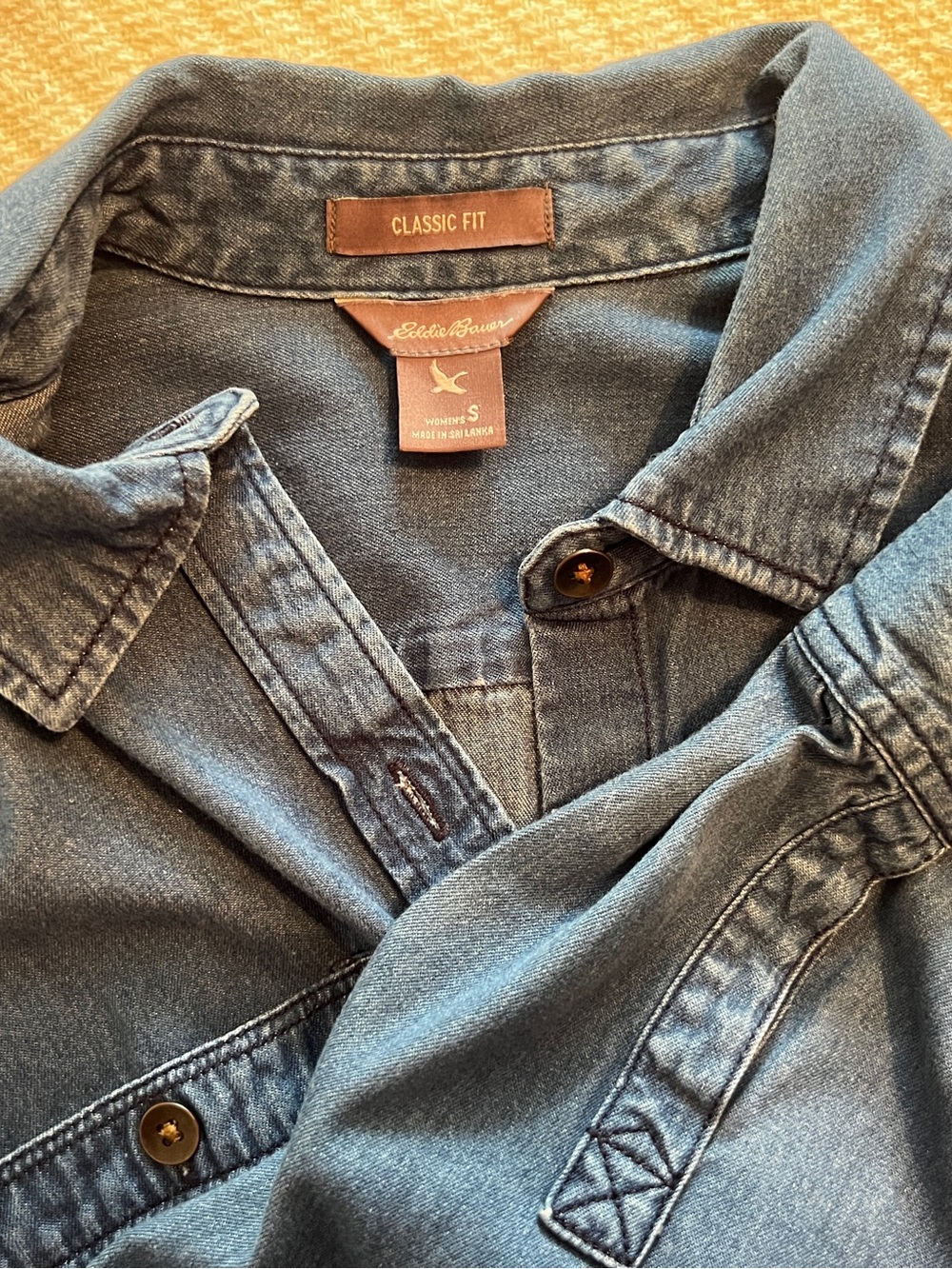 Eddie Bauer Women's Blue Denim Button-Up Shirt - Vintage-Inspired Casual - Picture 3 of 3